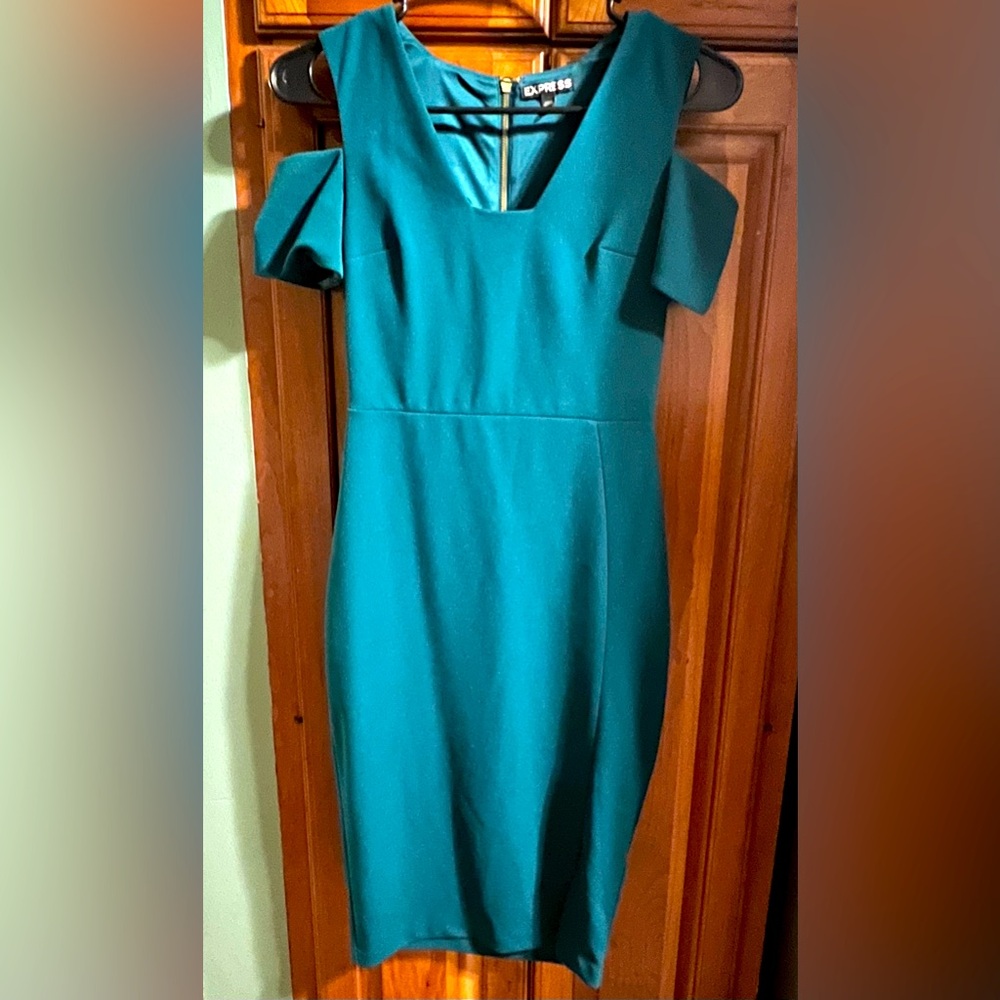Express | Green | Cold Shoulder Dress